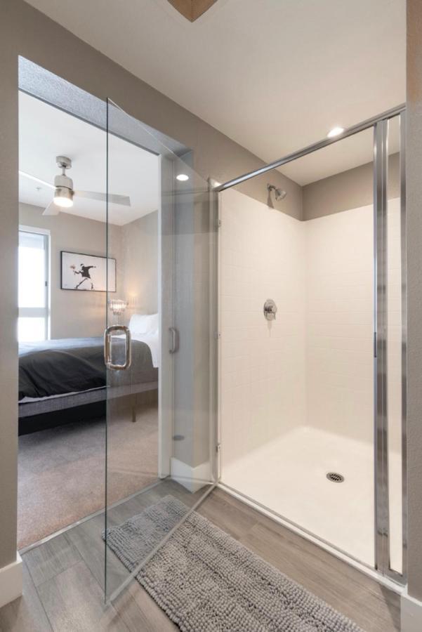 Apartment New Construction Modern Luxury Views Pool & Patio An *